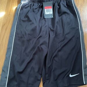 NWT - Boys Nike shorts size L
